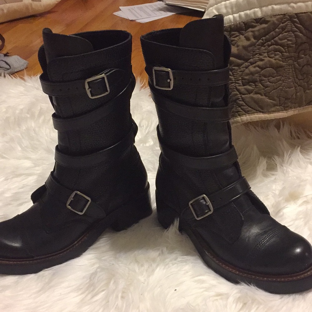 Size 7 1/2 black coach boots
